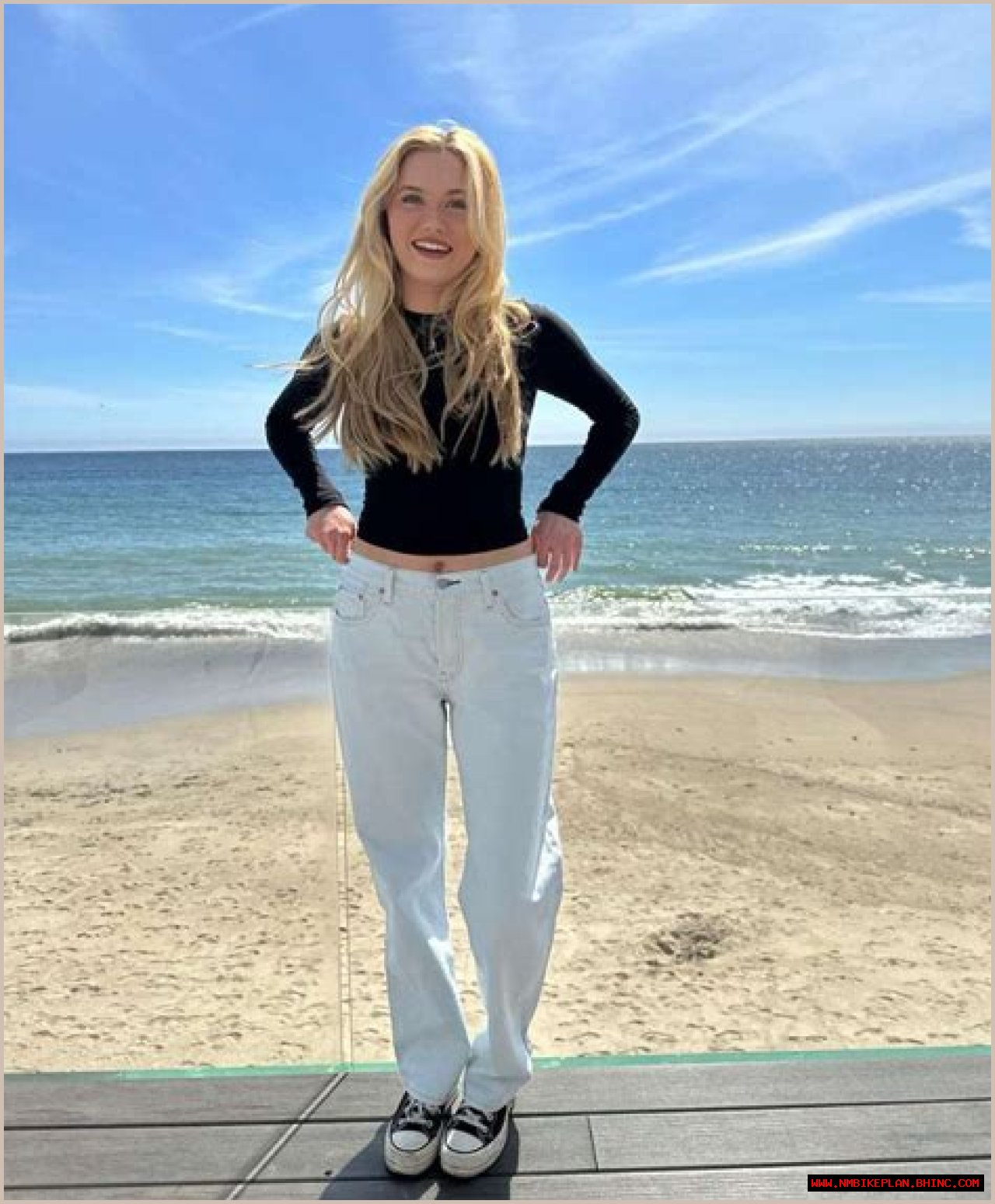 About Chloe Rose Robertson: Age, Height, Birthday, Family, Biography