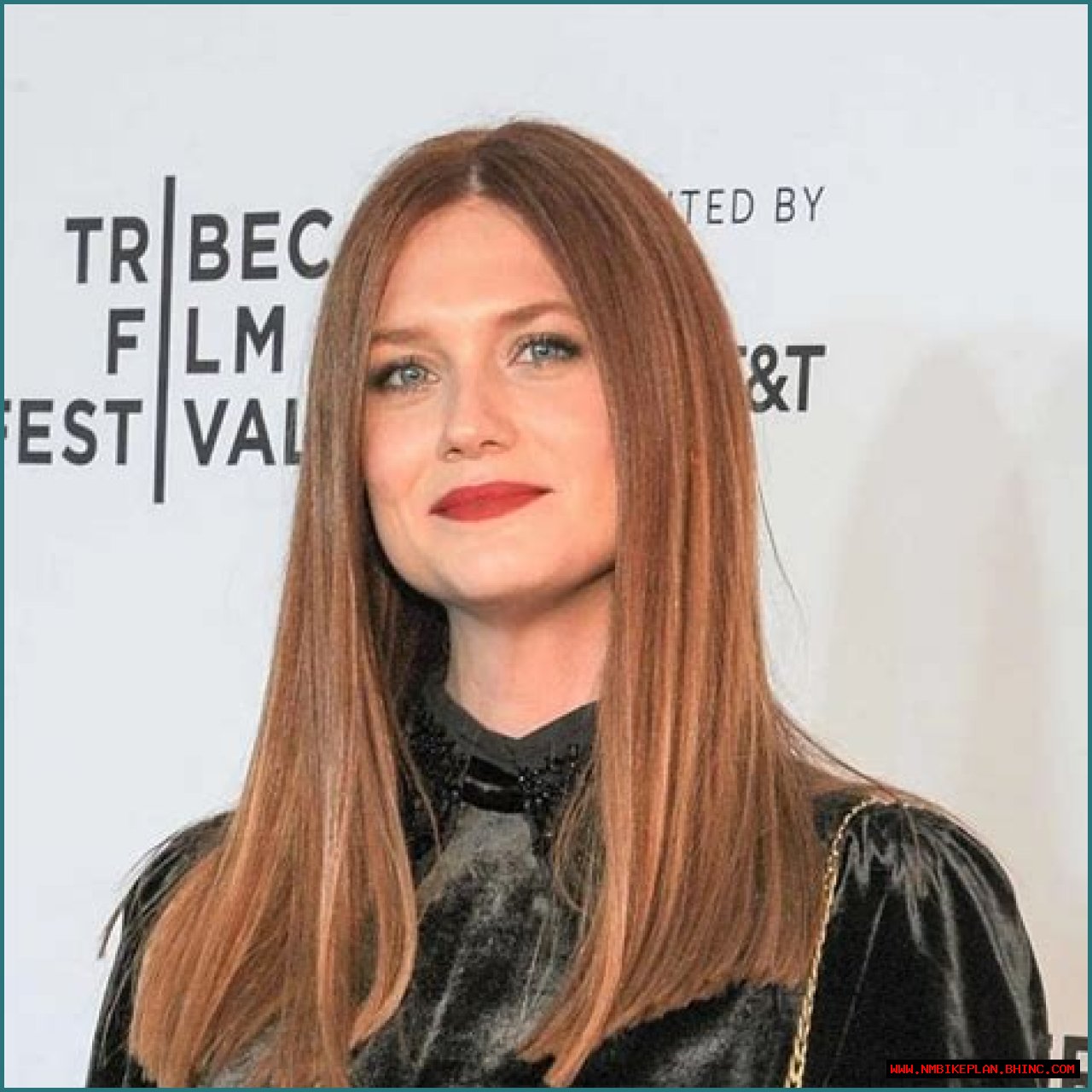 Bonnie Wright Net Worth: Details About Movies, Age, Cars, Height, Husband