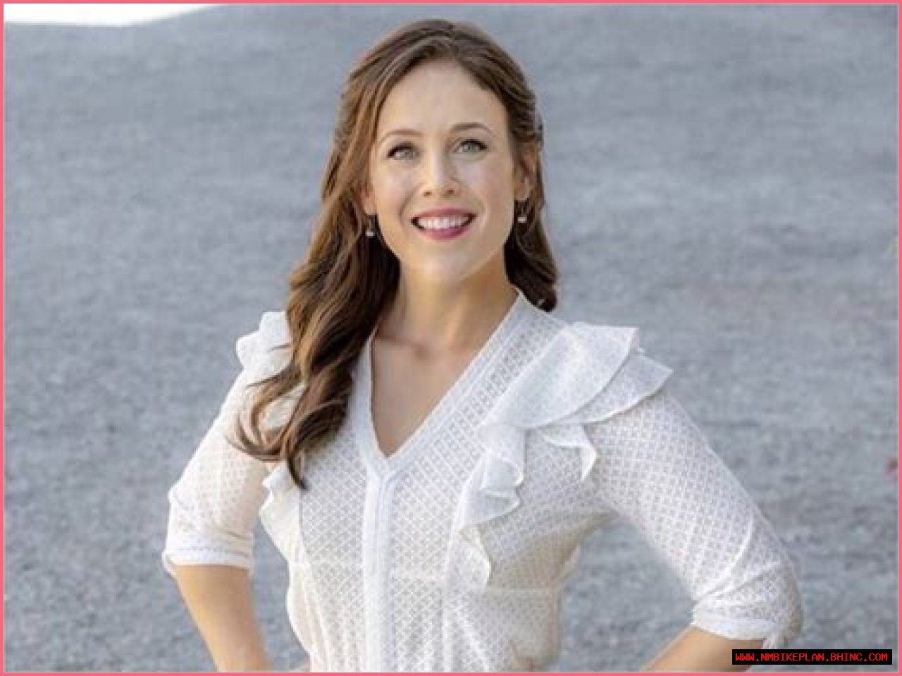 Erin Krakow, Bio, Net uru, Twitter, Instagram na Mmekọrịta