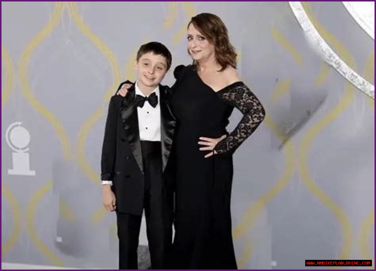 How Having a Son in Her 40s Changed Rachel Dratch's Life
