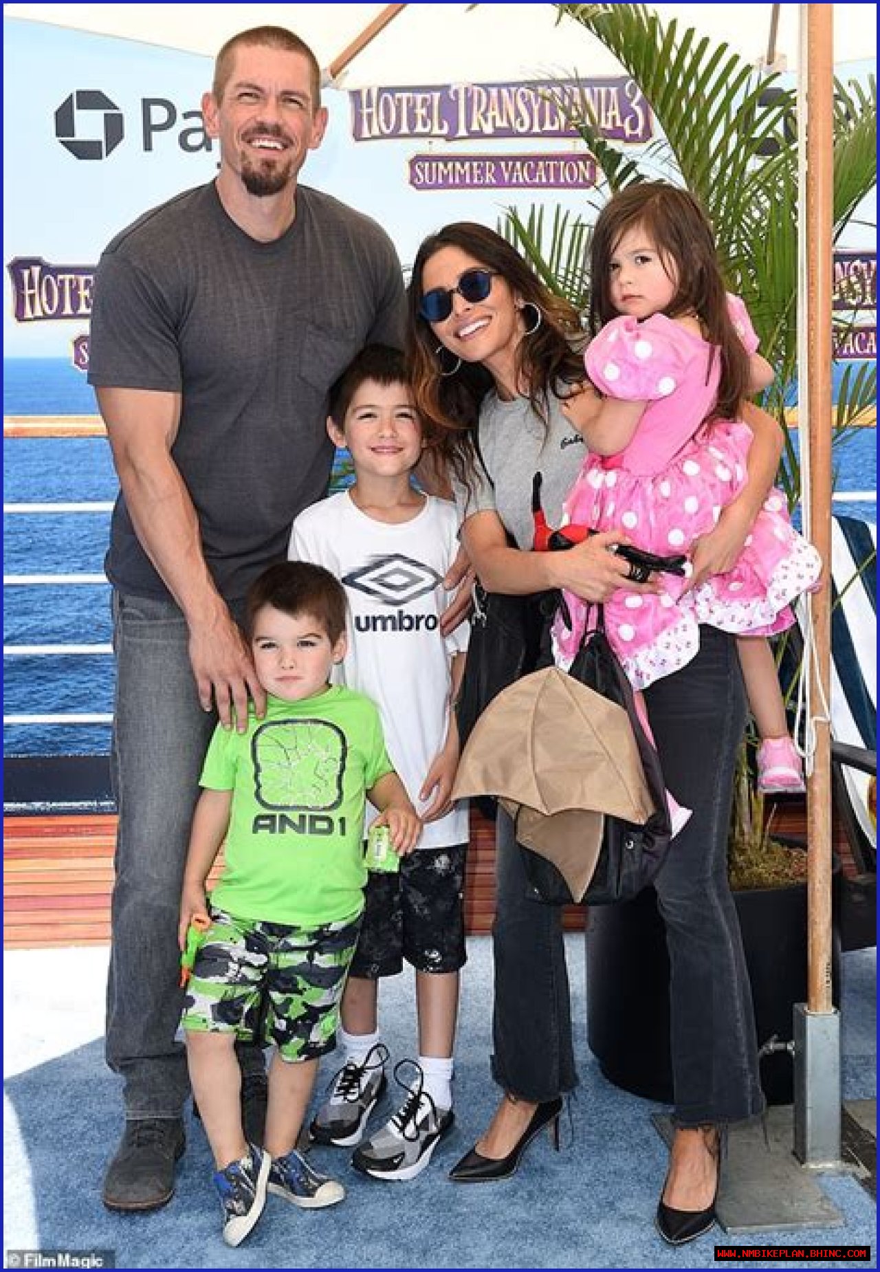 Sarah Shahi Children – Knox Blue, Violet Moon Howey And William Wolf Howey