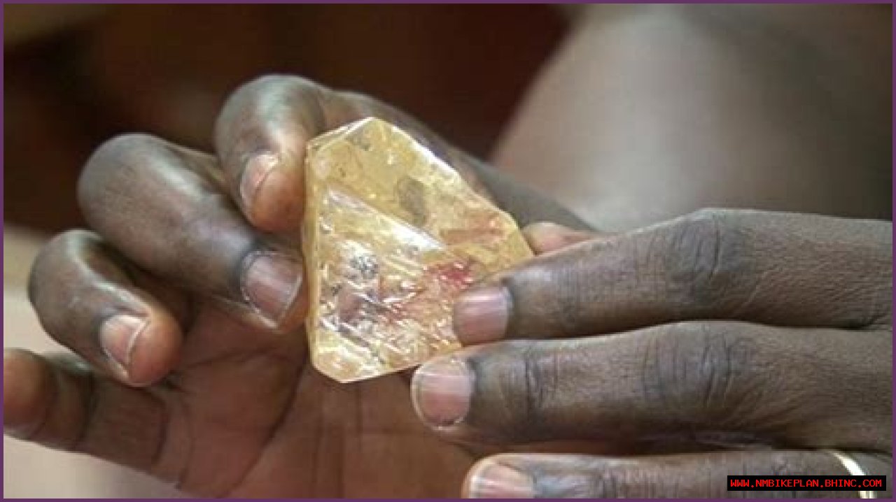 Sierra Leone pastor finds huge 706-carat diamond | Business and Economy