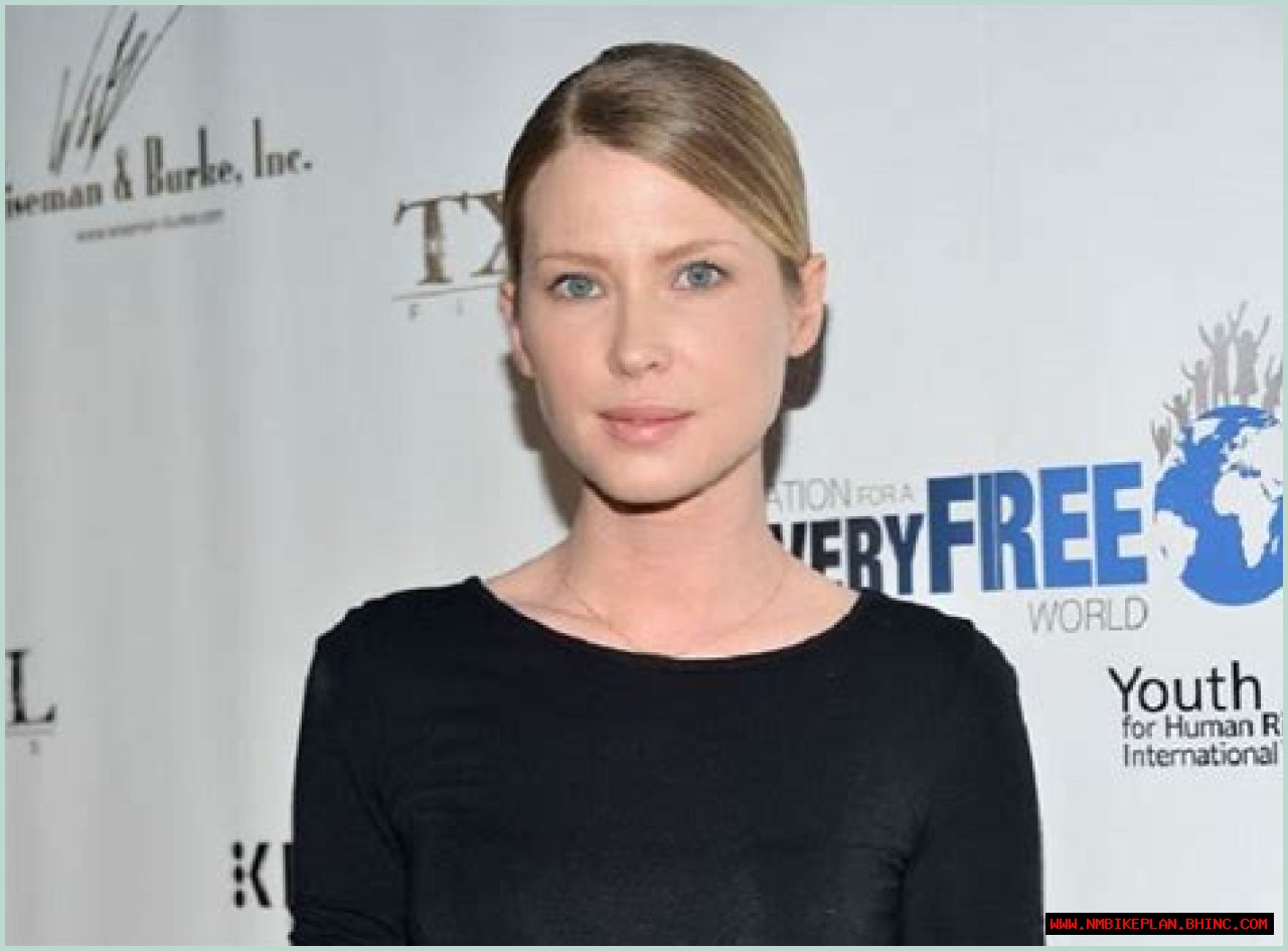 The Australian actress Emma Booth played Mother Gothel in Once Upon A Time.
