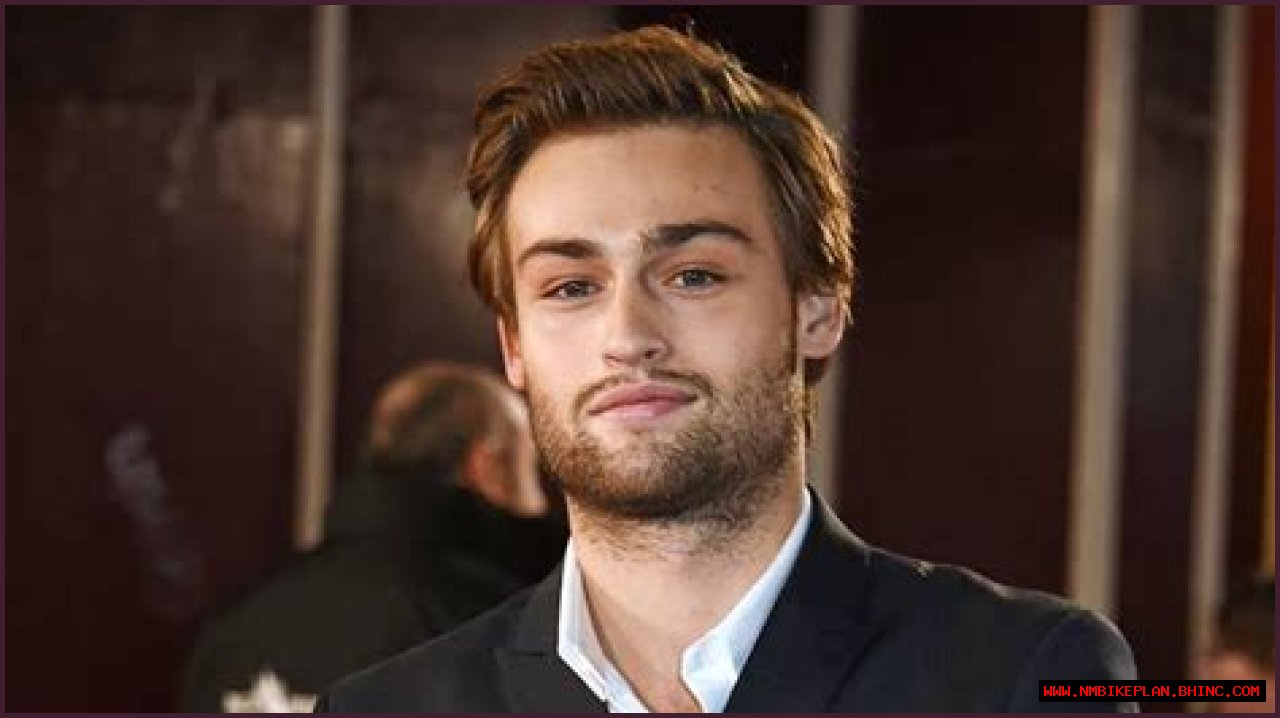 What is Douglas Booth’s Net Worth?