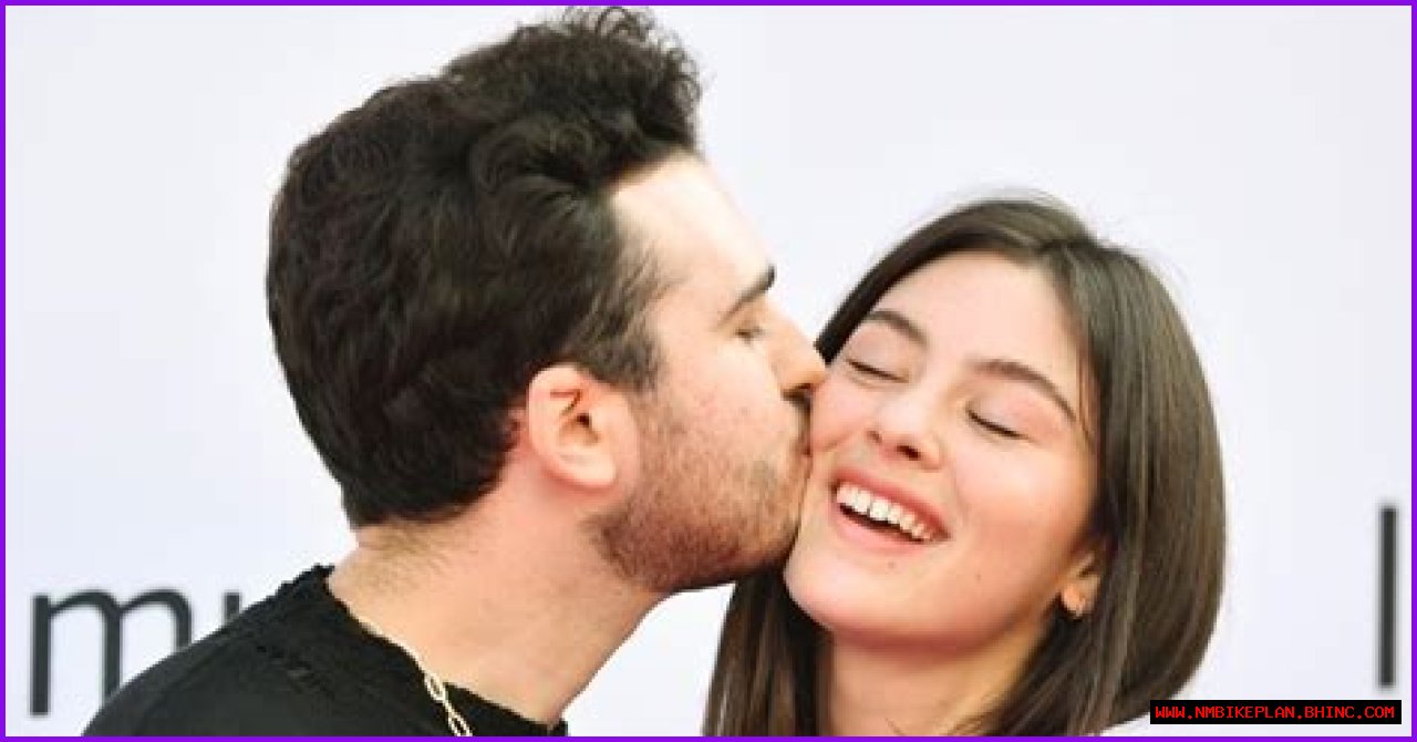 Who Is Musician Gracie Abrams Dating? Inside Her Love Life