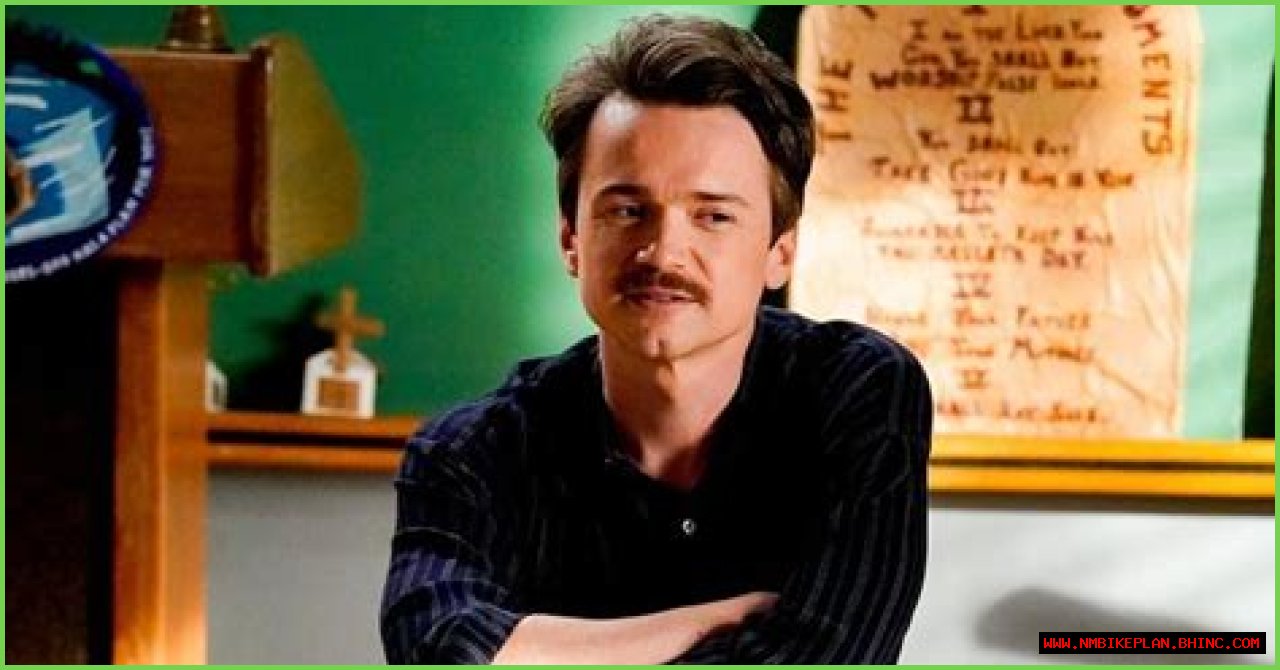 Who Plays Youth Pastor Rob on 'Young Sheldon'? Here's Where You've Seen Him